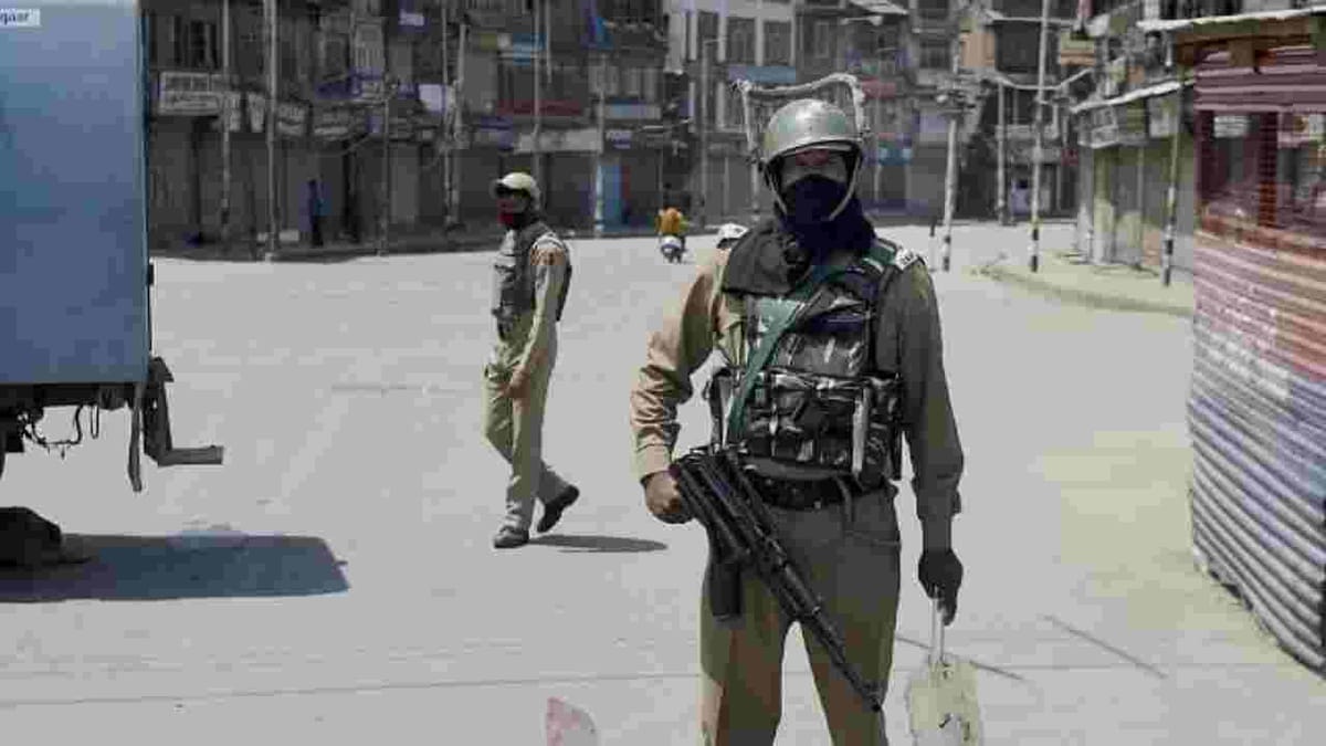 Jammu-Kashmir: શ્રીનગરના ચાનાપોરામાં આતંકી હુમલો, સુરક્ષા બળો પર ગ્રેનેડ ફેંકતા એક CRPF જવાન ઘાયલ