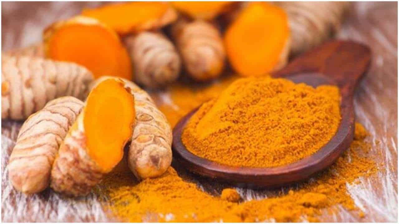 Dark Circles Treatment : આંખ નીચેના ડાર્ક સર્કલથી છુટકારો મેળવવા કરો હળદરનો ઉપયોગ
