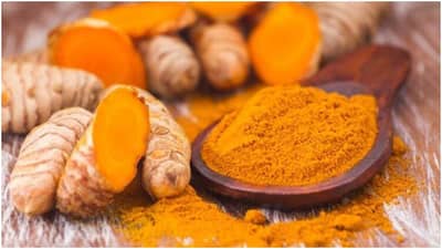 Dark Circles Treatment : આંખ નીચેના ડાર્ક સર્કલથી છુટકારો મેળવવા કરો હળદરનો ઉપયોગ