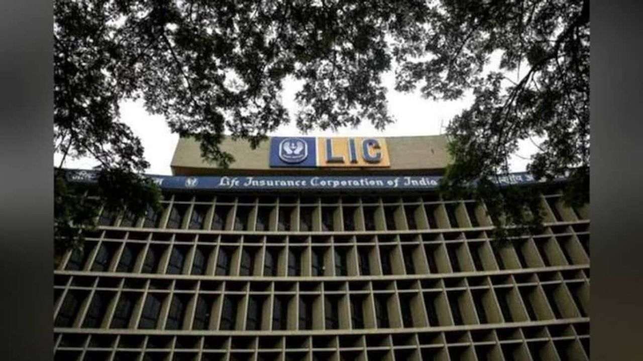 LIC IPO: જાણો સરકારે કઈ 10 બેન્કોને આઈપીઓ મેનેજ કરવા માટે કરી છે પસંદ