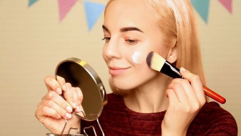 Beauty Tips : મેકઅપ કરતી વખતે આ બાબતોનું ધ્યાન રાખવું જોઈએ, નાની ભુલ પણ બગાડી શકે છે દેખાવ