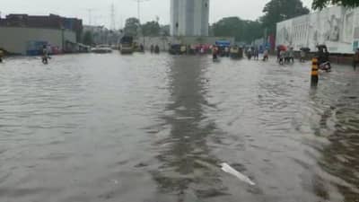 Surat : વહેલી સવારથી પડેલા વરસાદથી સુરત થયું પાણી પાણી