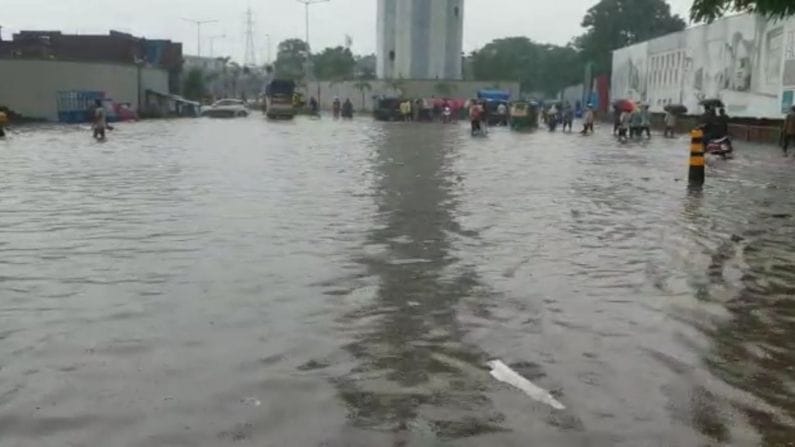 Surat : વહેલી સવારથી પડેલા વરસાદથી સુરત થયું પાણી પાણી
