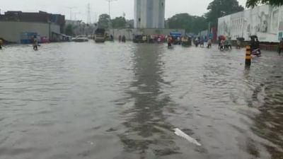 Surat : વહેલી સવારથી પડેલા વરસાદથી સુરત થયું પાણી પાણી