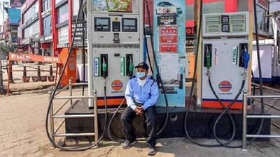 Petrol Diesel Price: ક્રૂડ ઓઇલના ભાવમાં ઘટાડો, સ્થાનિક ઓઇલ કંપનીઓએ પેટ્રોલ અને ડીઝલના ભાવ અંગે આ નિર્ણય લીધો