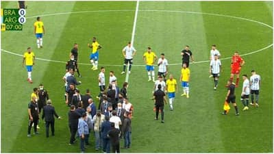 VIDEO: આર્જેન્ટીનાના 4 ખેલાડીઓને પકડવા મેદાનમાં ઉતર્યા પોલીસ અને આરોગ્ય કર્મચારીઓ, બ્રાઝિલ સાથેની મેચ રદ