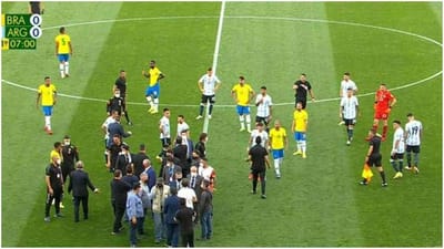 VIDEO: આર્જેન્ટીનાના 4 ખેલાડીઓને પકડવા મેદાનમાં ઉતર્યા પોલીસ અને આરોગ્ય કર્મચારીઓ, બ્રાઝિલ સાથેની મેચ રદ