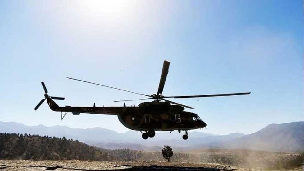 helicopter Crash : જમ્મુ -કાશ્મીરના ઉધમપુરમાં ખરાબ હવામાનને કારણે 2 આર્મી હેલિકોપ્ટર ક્રેશ થતાં 2 પાયલોટ ઘાયલ