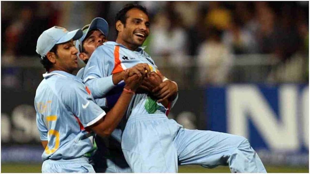 જોગીન્દર શર્મા- 2007 T20 વર્લ્ડ કપની ફાઇનલની છેલ્લી ઓવર હતી. પાકિસ્તાનને જીતવા માટે 13 રનની જરૂર હતી. અને મિસ્બાહ ઉલ હક સ્ટ્રાઇક પર હતો. આવી સ્થિતિમાં જ્યારે ભારતીય કેપ્ટન મહેન્દ્ર સિંહ ધોનીએ જોગિન્દર શર્માને બોલ સોંપ્યો ત્યારે બધાને લાગ્યું કે મેચ હાથમાંથી નીકળી ગઈ છે. આ પછી જ્યારે બીજા બોલ પર સિક્સર ફટકારવામાં આવી. ત્યારે લાગ્યું કે ધોનીએ જોગિન્દર શર્માને બોલ આપીને ખરેખર ભૂલ કરી છે. પરંતુ, પછી ની કહાનીમાં ટ્વિસ્ટ આવ્યો. જોગીન્દર શર્મા ધોનીના વિશ્વાસ પર ખરો ઉતર્યો. મિસ્બાહ તેના ત્રીજા બોલને ફટકારવાતા શોર્ટ ફાઇન લેગ પર કેચ થયો હતો.  ભારતને તે વિકેટ મળી  એ સાથે જ T20 વર્લ્ડ કપનો પ્રથમ ચેમ્પિયન ટીમ ઇન્ડીયા બની હતી. ભારતને ચેમ્પિયન બનાવનાર બોલર જોગીન્દર શર્મા હાલમાં હરિયાણા પોલીસમાં ડીએસપી તરીકે તૈનાત છે.