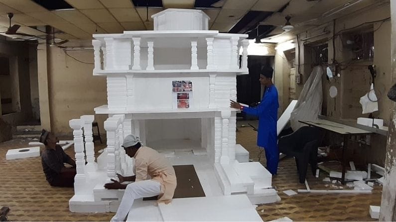 Surat : મુસ્લિમ કારીગરોએ સુરતમાં ગણપતિ બાપ્પા માટે બનાવ્યું 174 પિલર ધરાવતું રામમંદિર
