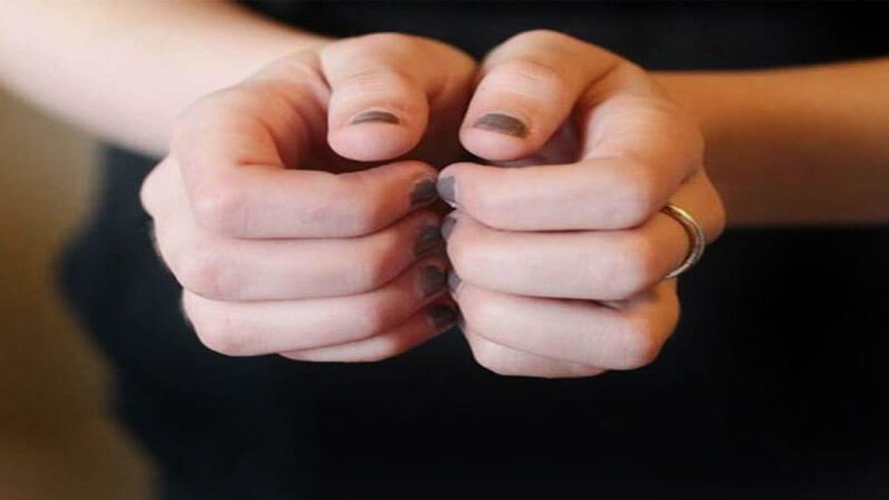 Health : નખ ઘસવાના પણ છે ઘણા ફાયદા ! વાળ સંબંધિત સમસ્યાઓથી અપાવશે છુટકારો