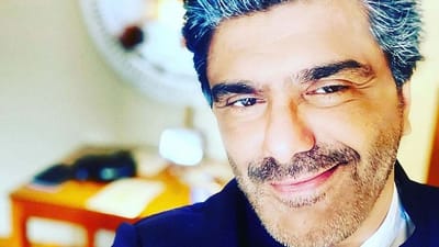 નાના પડદાથી મોટા પડદા સુધી અભિનેતા સમીર સોનીએ પોતાનો જાદુ ચલાવ્યો છે. આજે સમીરનો જન્મદિવસ છે. સમીર ચાઇના ગેટ, લજ્જા, કભી તુમ કભી હમ, દિલ ક્યા ચાહતા હૈ, કુમકુમ, વિવાહ, ફેશન બસ્તી, આઇ હેટ લવ સ્ટોરી અને ચોક એન ડસ્ટર જેવી ફિલ્મોમાં શાનદાર અભિનય કર્યો છે.