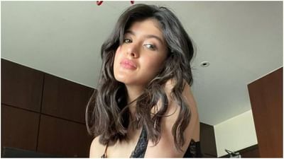 સંજય કપૂરની (Sanjay Kapoor) પુત્રી શનાયા કપૂરે (Shanaya Kapoor) ભલે બોલીવુડમાં ડેબ્યૂ કર્યું ન હોય, પરંતુ તે પોતાની સુંદરતા માટે પહેલાથી જ સમાચારોમાં છવાયેલી છે. 