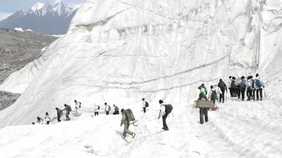 જો પુરી લગન અને ઈમાનદારીથી કોઈ કાર્ય કરવામાં આવે તો તેમાં જરૂરથી સફળતા મળે છે, જેને સાચા અર્થમાં આ દિવ્યાંગોની ટીમે સાર્થક કર્યુ છે. જેમને સામાન્ય સ્થિતિમાં ચાલવું પણ મુશ્કેલ લાગે છે, તેમણે 15 હજાર ફૂટ ઉંચા પર્વત પર ચઢીને વિજય હાંસલ કર્યો છે.