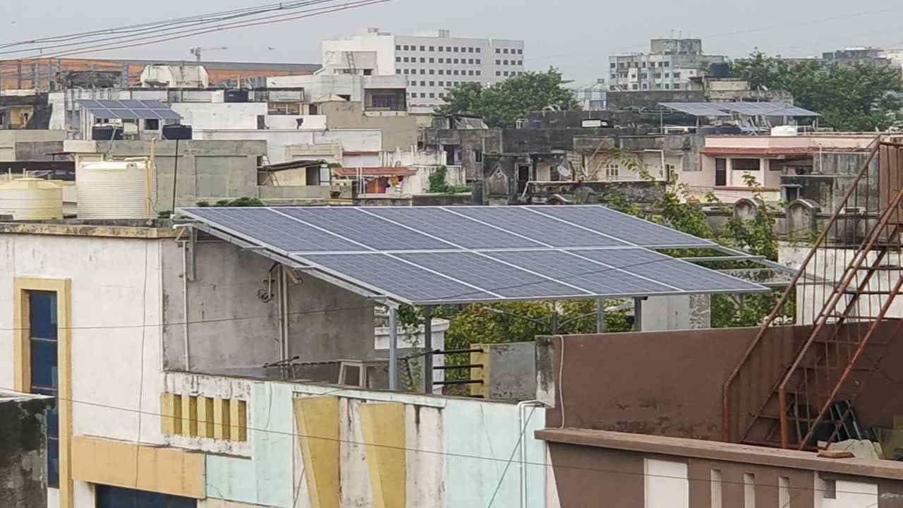 Surat: પીએમ મોદીના જન્મદિવસે આ સોસાયટીઓએ લીધો ઘરોમાં સોલાર પેનલ લગાવવાનો અનોખો સંકલ્પ