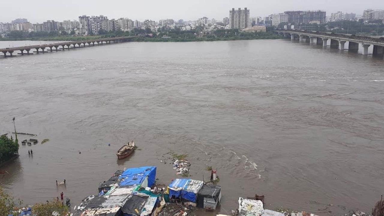 Surat : તાપીમાં 3 લાખ ક્યુસેક પાણી ન છોડાય ત્યાં સુધી સુરત માટે ચિંતાનો કોઈ વિષય નહીં : સુરત જિલ્લા કલેકટર