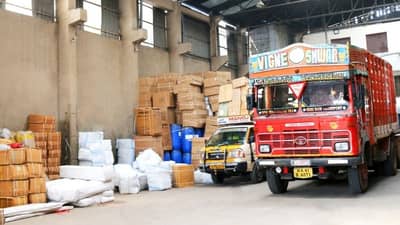 Surat: કાપડના વેપારીઓને શ્રાવણ મહિનો ફળ્યો, પાર્સલોનું ડીસ્પેચીંગ વધતા વેપારીઓને થઈ રાહત