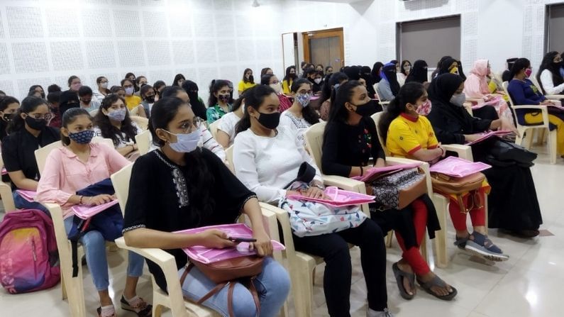 Surat : મહિલાઓ આનંદો , રાજ્યની પહેલી મહિલા યુનિવર્સીટી સુરતમાં શરૂ થઇ