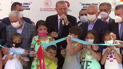 Video : આ બાળક તો તુર્કીના રાષ્ટ્રપતિ કરતા ઝડપી નિકળ્યો, ટનલનું ઉદ્ઘાટન કરે તે પહેલા બાળકે જ રિબીન કટ કરી નાખી !