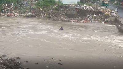 RAJKOT : મોટા મવા પાસે એક બાઇકસવાર તણાયો, સ્થાનિકોએ મહામુસિબતે યુવકને બચાવ્યો