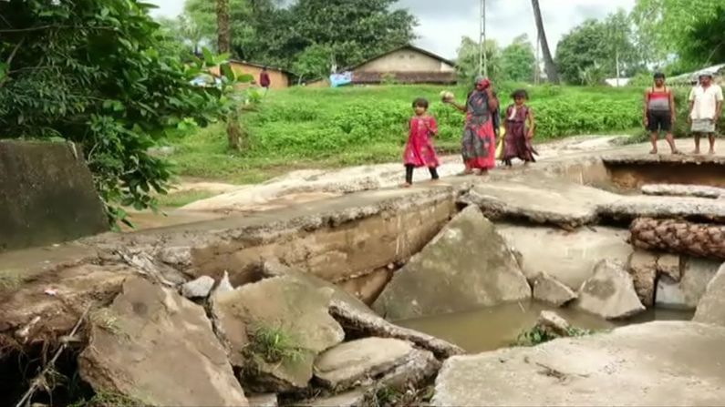 Chhotaudepur : સનાડા ગામ વચ્ચેથી પસાર થતો કોઝ-વે ધોવાયો, ગામલોકોને અવરજવર માટે પડી રહી છે હાલાકી