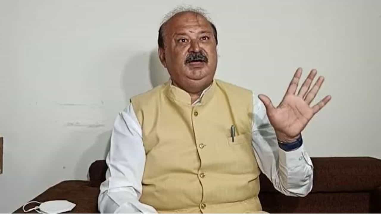 SURAT : મંત્રીઓને ઇલેક્ટ્રીક વાહનો આપવા અંગે નિર્ણય લેવાઇ શકે છે : પૂર્ણેશ મોદી