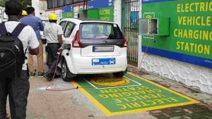 Surat : સુરત મહાનગરપાલિકા ઇલેક્ટ્રિક વાહનો માટે આગામી પાંચ વર્ષમાં 500 ચાર્જિંગ સ્ટેશન બનાવશે