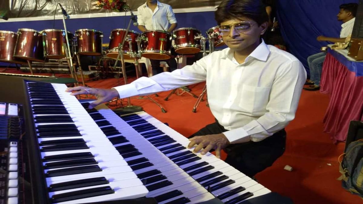 Surat: નવરાત્રીના ધંધાદારી આયોજનો પર બ્રેક લાગતા ઓર્કેસ્ટ્રા સાથે જોડાયેલા અસંખ્ય લોકો મજૂરી કરવા મજબુર