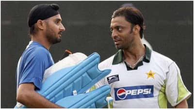 Harbhajan Singh અને શોએબ અખ્તર વચ્ચે થઇ ટાંટીયા ખેંચ લડાઇ ! પૂર્વ પાકિસ્તાની ખેલાડીએ શેર કર્યા સ્ક્રિન શોટ, ભજ્જી એ આમ આપ્યુ રીએક્શન