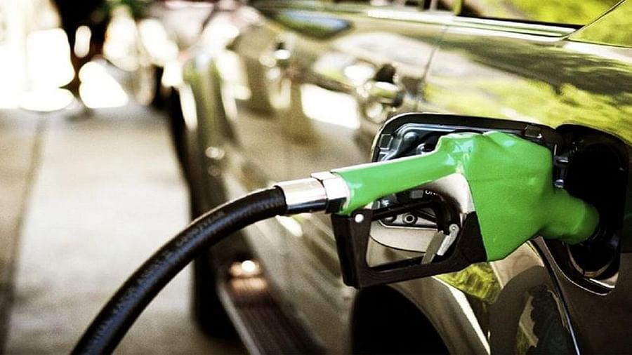 Petrol Price Today: આ સપ્તાહમાં પ્રથમ વખત ક્રૂડ ઓઇલના ઘટ્યા ભાવ, હવે પેટ્રોલ અને ડીઝલ પર શું થશે અસર, જુઓ શું છે નવા ભાવ ?