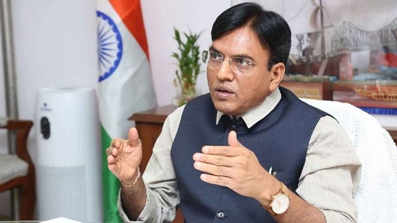 ભારતમાં ઝડપથી વધી રહ્યો છે વેક્સીનેશનનો ગ્રાફ, આરોગ્ય મંત્રી માંડવિયાએ કહ્યું- દેશના 70 ટકા લોકોને મળ્યો પ્રથમ ડોઝ