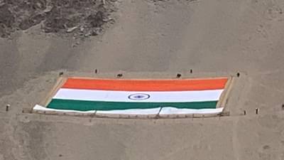 કેન્દ્રશાસિત પ્રદેશ લદ્દાખે બાપુને આ રીતે આપી શ્રદ્ધાંજલિ, હાથથી બનાવેલો દેશનો સૌથી મોટો તિરંગો જોઈને તમે પણ દંગ રહી જશો !