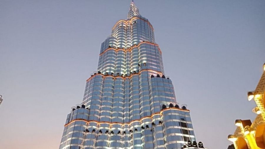 વિશ્વની સૌથી ઉંચી ઇમારતની તર્જ પર બનેલા દુર્ગા પૂજા પંડાલ, જુઓ વીડિયોમાં કોલકાતાનો ચમકતો 'બુર્જ ખલીફા'