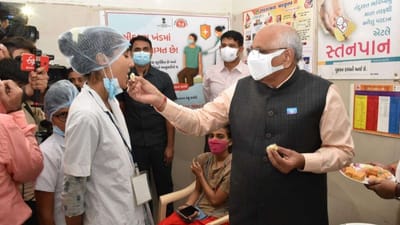 100 કરોડ વેક્સિનેશન: મુખ્યમંત્રી ભૂપેન્દ્ર પટેલ હેલ્થ સેન્ટરમાં રહ્યા ઉપસ્થિત, સૌનું મ્હો મીઠું કરાવ્યું 100 કરોડ વેક્સિનેશન: મુખ્યમંત્રી ભૂપેન્દ્ર પટેલ હેલ્થ સેન્ટરમાં રહ્યા ઉપસ્થિત, સૌનું મ્હો મીઠું કરાવ્યું