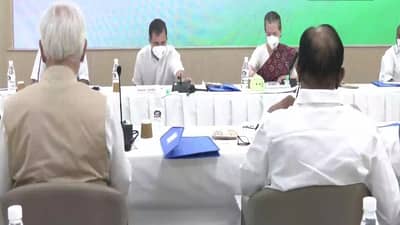 CWCની બેઠકમાં G -23 નેતાઓને સોનિયા ગાંધીનો કરારો જવાબ, કહ્યું મીડિયા દ્વારા વાત કરવાની જરૂર નથી, હું સંપૂર્ણ સમયની પ્રમુખ છું