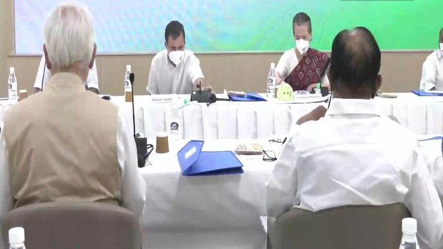 CWCની બેઠકમાં G -23 નેતાઓને સોનિયા ગાંધીનો કરારો જવાબ, કહ્યું મીડિયા દ્વારા વાત કરવાની જરૂર નથી, હું સંપૂર્ણ સમયની પ્રમુખ છું