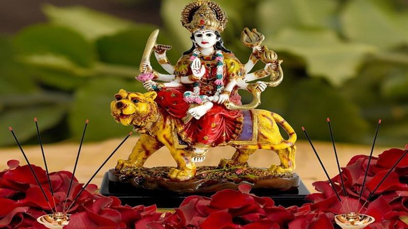 Navratri 2021: નવરાત્રીમાં દેવીના આવાહન પૂર્વે શું કરશો ખાસ તૈયારી? જાણો નવરાત્રીની પૂજન સામગ્રીનું મહત્વ