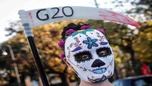 G-20 શિખર સંમેલનમાં દુનિયાભરના નેતાઓ પહોંચતા લોકો 'ડેથ માસ્ક' પહેરીને આવ્યા, આખરે આ લોકો શું કહેવા માંગે છે ?