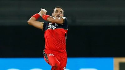 IPL 2021 Purple Cap: આ બે ધુરંધર બોલરો વચ્ચે જામી પડી છે પર્પલ કેપની રેસ, કોણ બનશે વિકેટનો બાદશાહ?