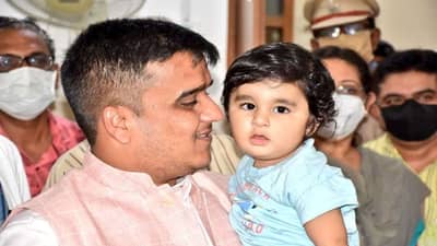 Gandhinagar : સ્મિત બાળકને ત્યજી દેવાનો મામલો, આરોપી સચિન દિક્ષીતને પોલીસે ઝડપી લીધો, વહેલી સવારે ગાંધીનગર લવાયો