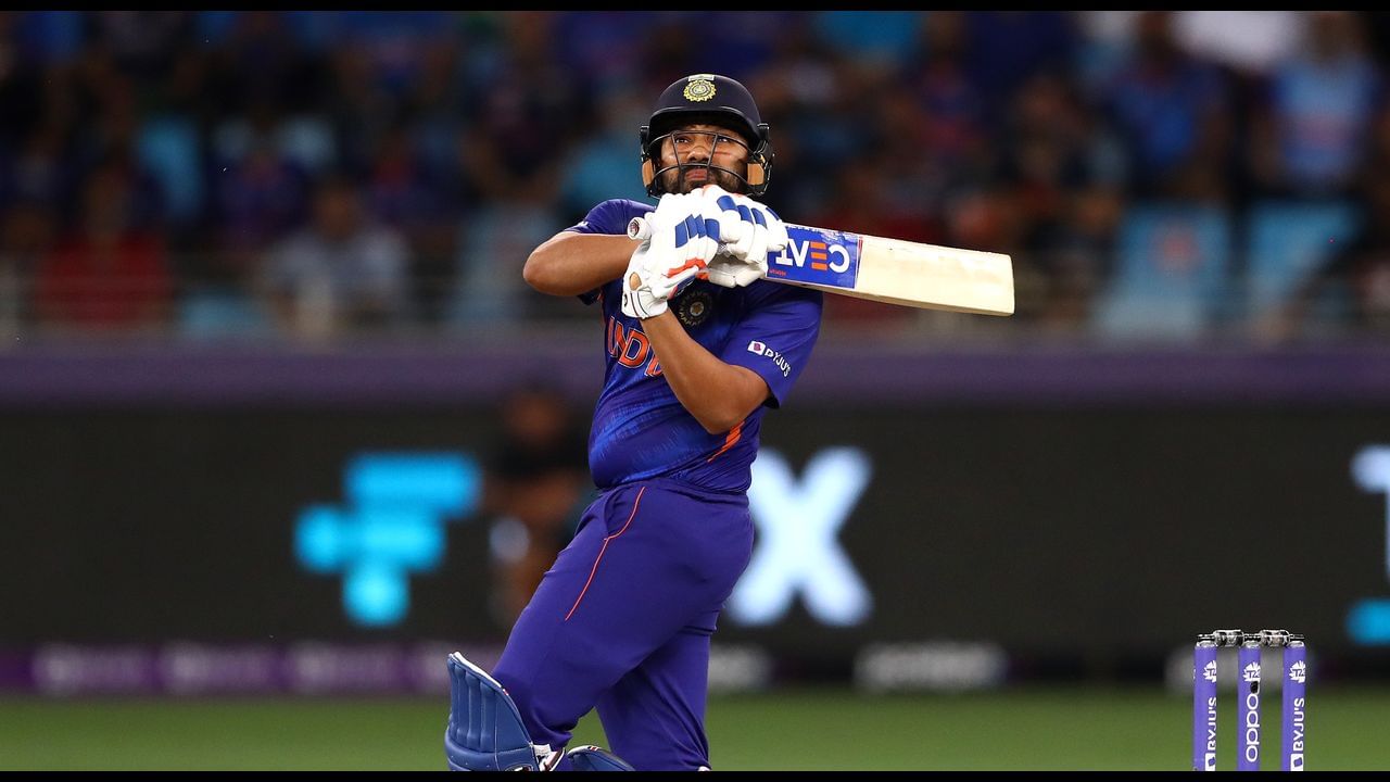 રોહિત શર્મા ન્યૂઝીલેન્ડ સામે અગાઉ આ નંબર પર બેટિંગ કરી ચૂક્યો છે. ગયા વર્ષે ફેબ્રુઆરીમાં ન્યુઝીલેન્ડ સામે રોહિત શર્માએ ત્રીજા નંબર પર ઉતરીને અડધી સદી ફટકારી હતી. તેણે 41 બોલમાં અણનમ 60 રન બનાવ્યા હતા. તમને જણાવી દઈએ કે વર્ષ 2012 પછી માત્ર 4 વખત રોહિત શર્માએ ઓપનિંગમાં બેટિંગ કરી નથી.