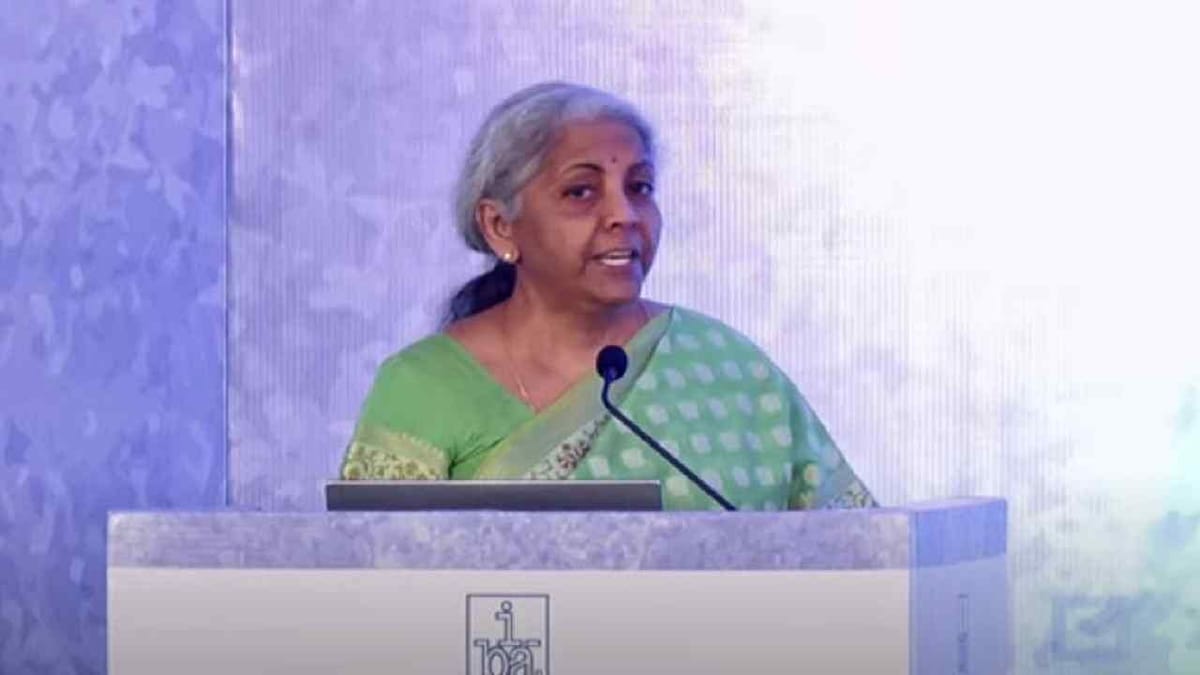 અર્થવ્યવસ્થાના સુધાર માટે દરેક વ્યક્તિએ રસી લેવી જરૂરી, પડકારો પણ ઓછા નથી - નાણામંત્રીએ આપ્યુ નિવેદન