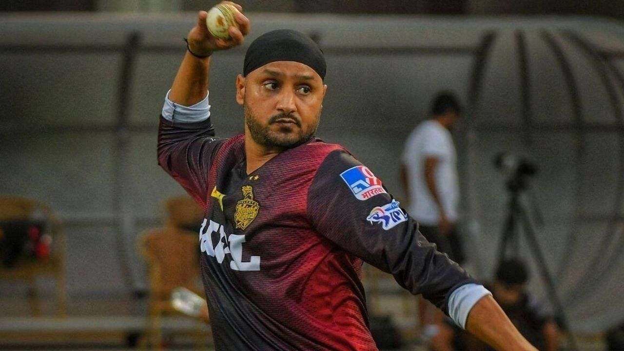 હરભજન સિંહનું નામ પણ હતું જે અનુભવી ખેલાડીઓમાં સામેલ હતું. હરભજન હજી નિવૃત્ત થયો નથી. તે IPL-2021માં કોલકાતા નાઈટ રાઈડર્સ ટીમનો ભાગ હતો.