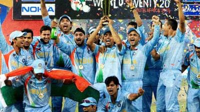  T20 World Cup 2007ભારતે મહેન્દ્ર સિંહ ધોનીની કેપ્ટનશીપ હેઠળ પ્રથમ ટી 20 વર્લ્ડ કપની ટ્રોફી જીતી હતી. કોઈને અપેક્ષા નહોતી કે ધોનીની કેપ્ટન્સી હેઠળની આ ટીમ વર્લ્ડ કપ જીતી જશે, પરંતુ આ ટીમે તે કરિશ્મા કરી બતાવ્યો હતો. આજ સુધી તેનું પુનરાવર્તન થયું નથી. કયા ખેલાડીઓ તે ઐતિહાસિક જીતનો ભાગ હતા અને તેઓ હવે શું કરી રહ્યા છે, અમે તમને જણાવી રહ્યા છીએ.