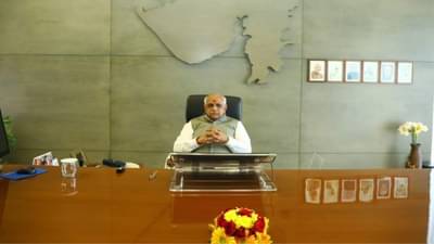 વર્ષોથી એક જ જગ્યાએ અડ્ડો જમાવીને બેસેલા અધિકારીઓને લઈને CMO માંથી સૂચના, હવે થશે આ કામ