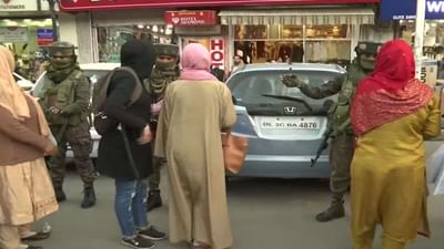 Srinagar: લાલ ચોકમાં તહેનાત CRPF ની મહિલા કર્મચારીઓ, 30 વર્ષમાં પહેલીવાર, 'મહિલાઓની પણ કરાઈ તપાસ'