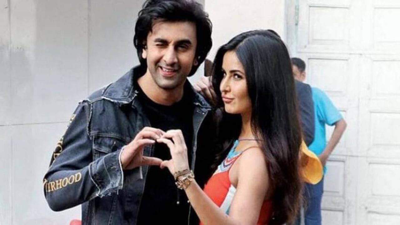 રણબીર કપૂર (Ranbir Kapoor) પણ કેટરી (Katrina Kaif) ના સાથે લિવ-ઈનમાં રહ્યા હતા.  થોડા જ વર્ષોમાં બંનેનું બ્રેકઅપ થઈ ગયું.