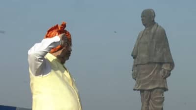 સરદાર પટેલ જન્મજયંતિ: અમિત શાહે સરદારની પ્રતિમાની કરી પૂજા, હેલિકોપ્ટરથી પુષ્પવર્ષા, જુઓ દ્રશ્યો