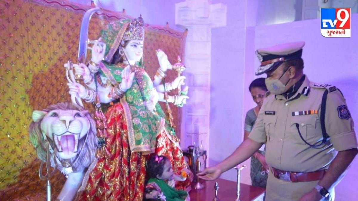 રાજકોટમાં 'પોલીસ પુત્રી'ની પૂજા કરવામાં આવી, જાણો રાજકોટ પોલીસ અને નવરાત્રીની આ રસપ્રદ વાત