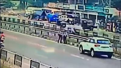 PUNJAB : પુરઝડપે આવેલી કારે બે યુવતીઓને અડફેટે લીધી, જુઓ અકસ્માતનો ચોંકાવનારો વિડીયો